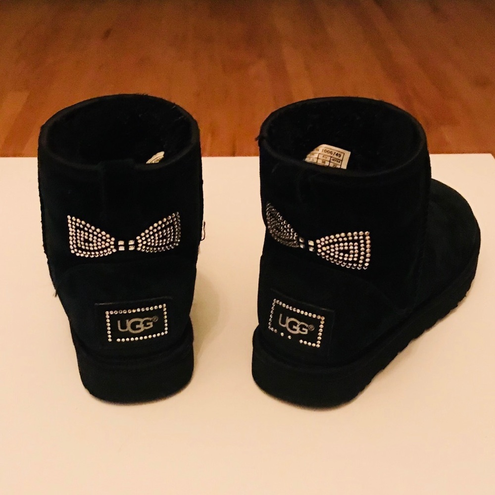 UGG Classic Black Mini SWAROVSKI CRYSTAL Bow